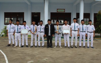 SISWA BERPRETASI